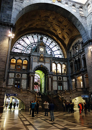 Antwerpen-Centraal entrance