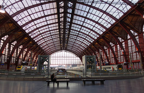 Antwerpen-Centraal boarding area