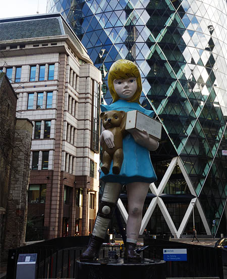 Damien Hirst statue outside the Gherkin
